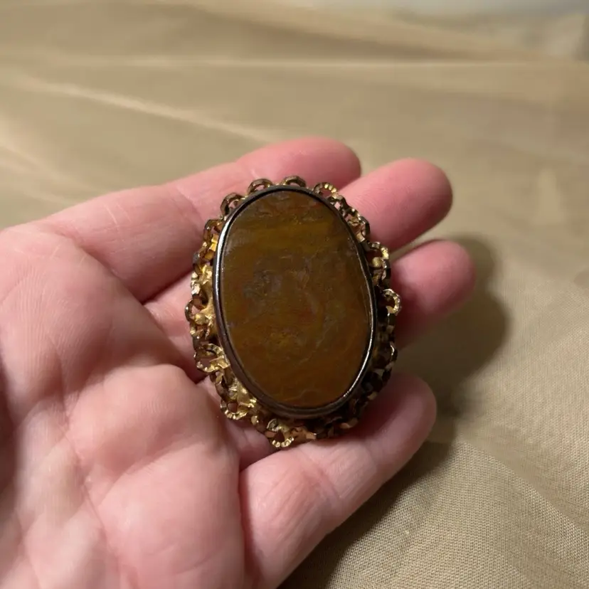 Antique Victorian 1800’s Chain Link Frame Agate Stone Mourning Brooch