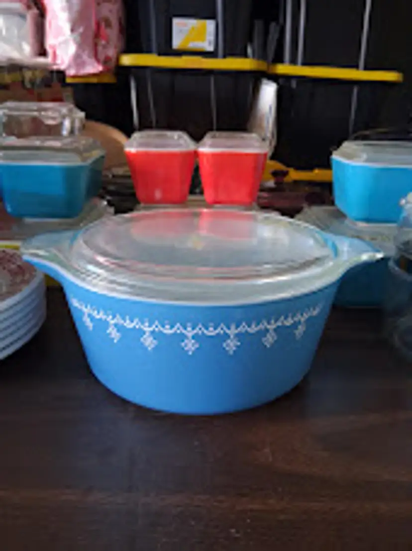 Pyrex Snowflake Blue 2.5 Qt c1970s w/Lid