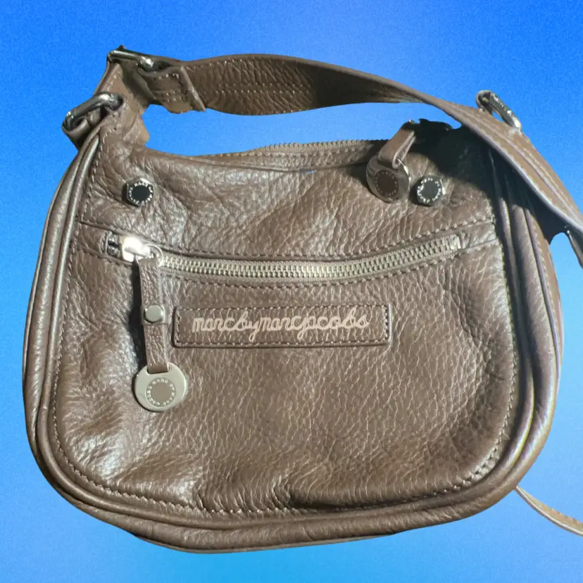 New With Tags Marc By Marc Jacob’s Small Brown Leather Purse New Silver Hardware Shoulder Purse