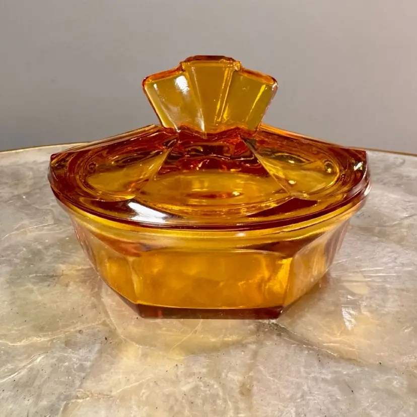 😻 Vintage Amber Glass Vanity Dish with Lid, Mis Century Art Deco 5”