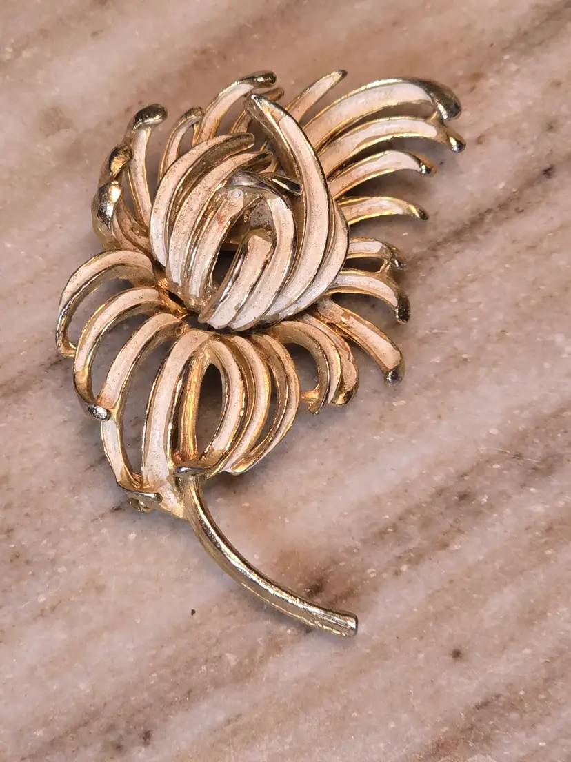 #43 Vintage ART Gold Tone Abstract Floral Spray Brooch