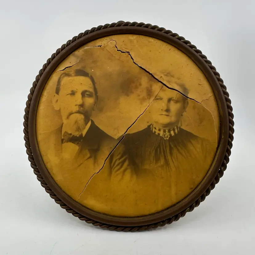 Antique Round Picture Frame Couples Portrait