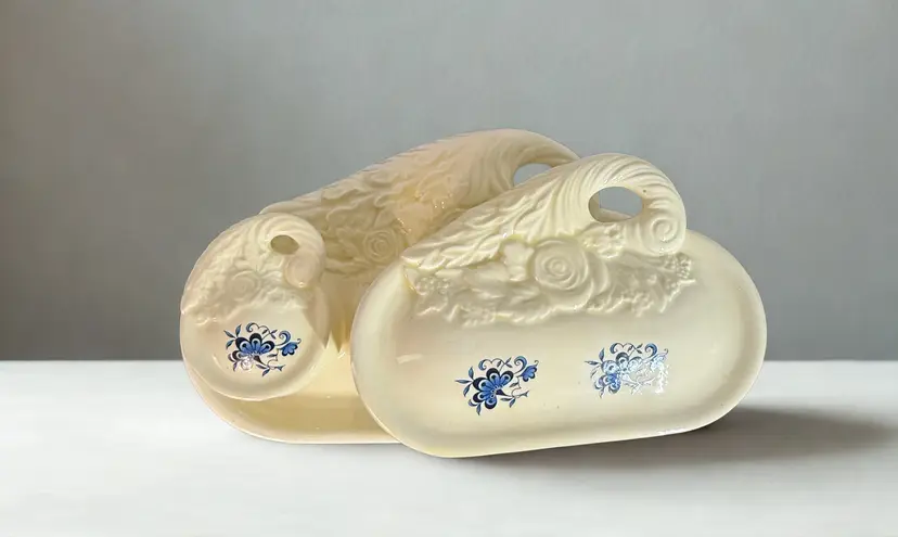 Vintage 3 Pc Ceramic Vanity Dresser Set Blue Dutch Floral Covered Trinket Boxes & Tray
