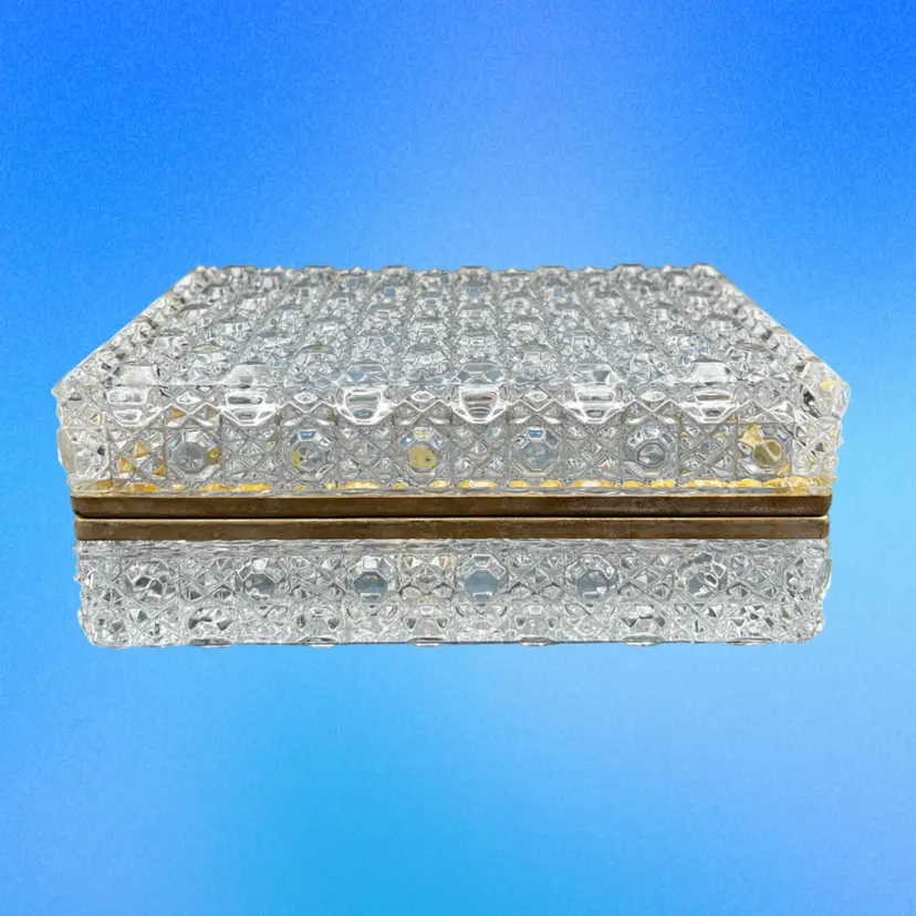 Vintage Beyer Cut Crystal Jewelry Casket With Brass Hinge And Trim
Diamond And Square Hobnail Pattern
7” X 4 1/2” X 3” Tall 
In Excellent Condition