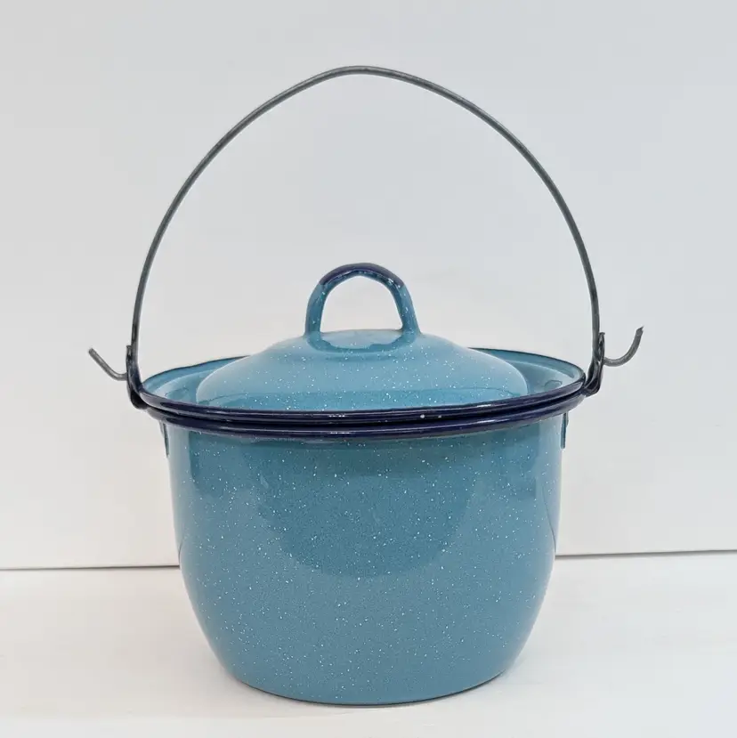 Vintage 1.5 Quart Enamelware Metal Pot w/ Lid Turquoise Blue White Speckles Navy Accents