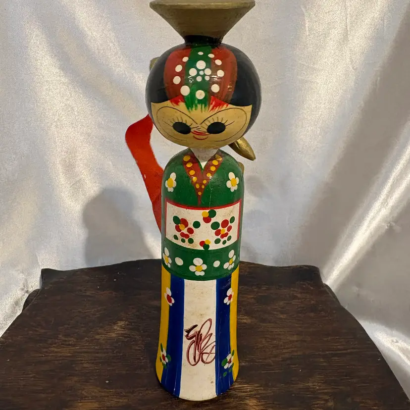 Bobble head hand painted kokeshi doll