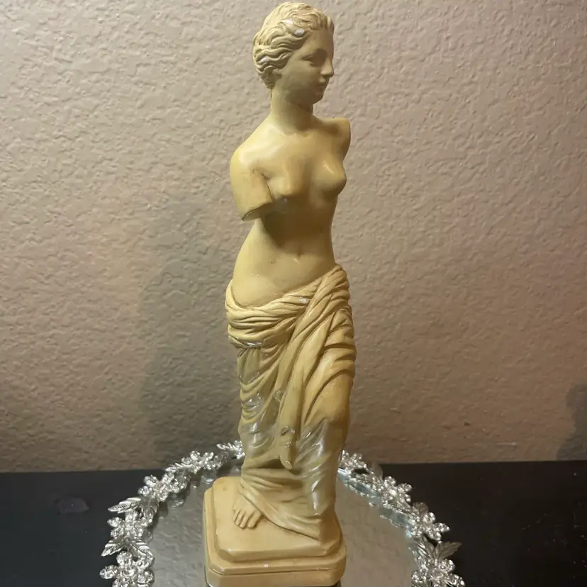 Alexander Backer USA Carved 9” Venus De Milo Figurine