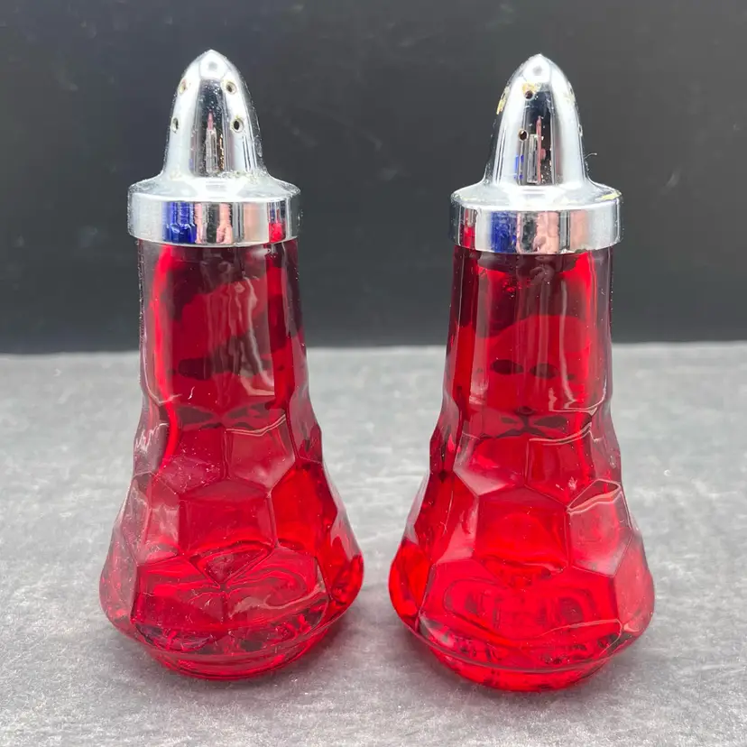 #177B Pair of Vintage Viking Glass Salt Pepper Shakers Georgian Ruby Red Honeycomb