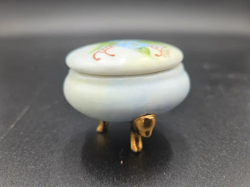 Tiny porcelain trinket.  ? Bavarian