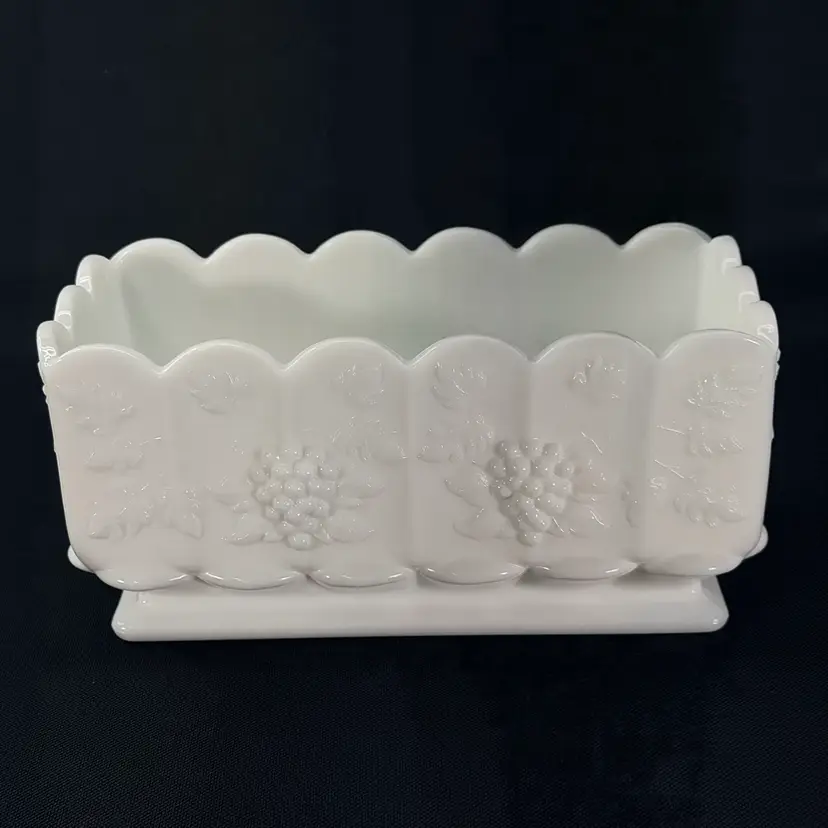 Westmoreland Grape Pattern Planter