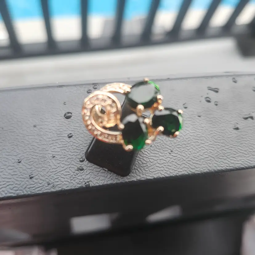 Emerald Elegance Swirl Ring 8 1/4