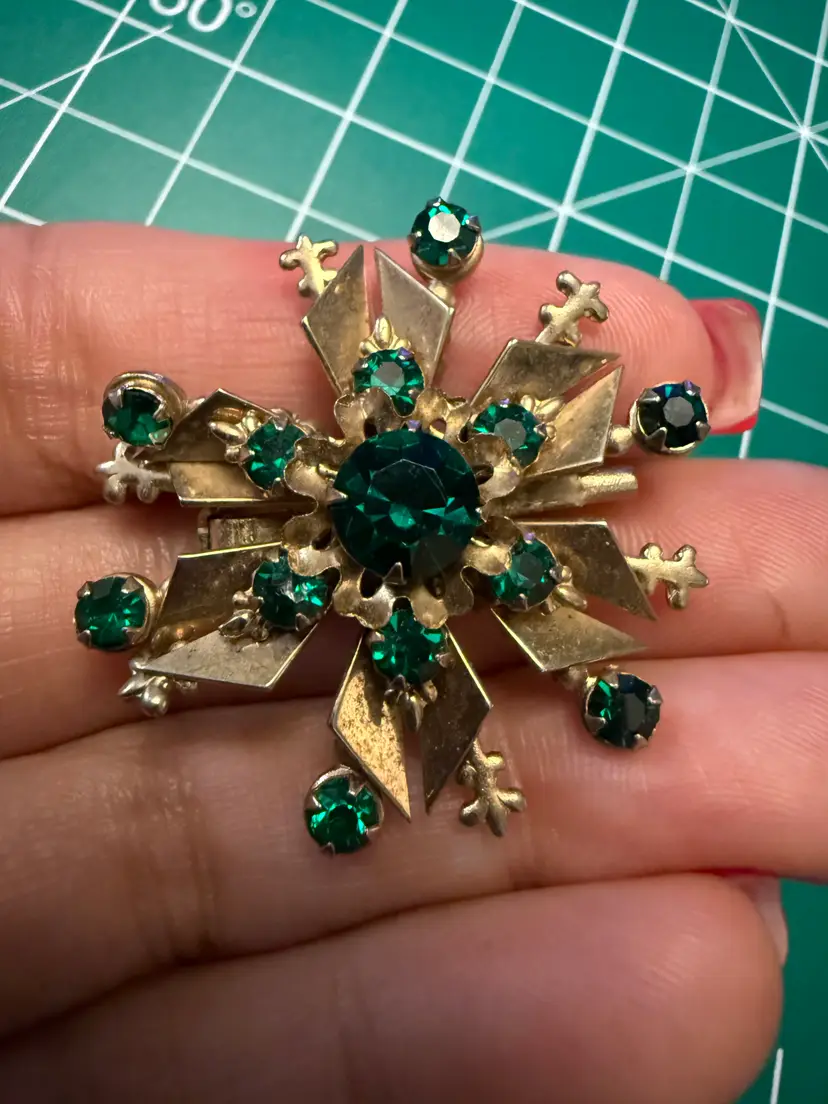 Vintage Emerald Rhinestone Brooch