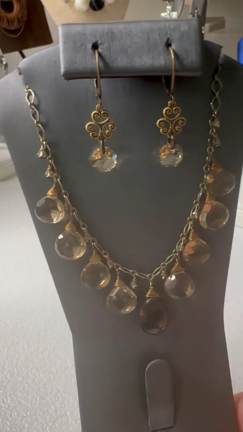 Vintage Style Antiqued Gold Statement Necklace & Earring Set, Honey & Champagne Faceted Glass Crystal Briolette Drop Bib Necklace Demi-Parure