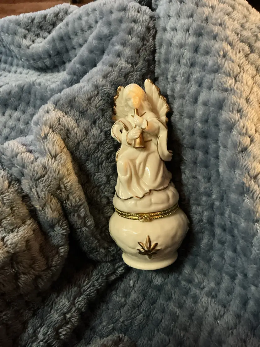 Ivory Porcelain Angel Playing Trumpet Hinged Trinket Box with Gold Star