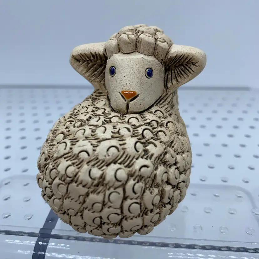 #3001 Hand-carved ceramic sheep figurine by Artesania Rinconada.