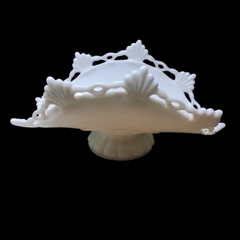 21. Westmoreland Glass Ring & Petal Low Footed Banana Bowl