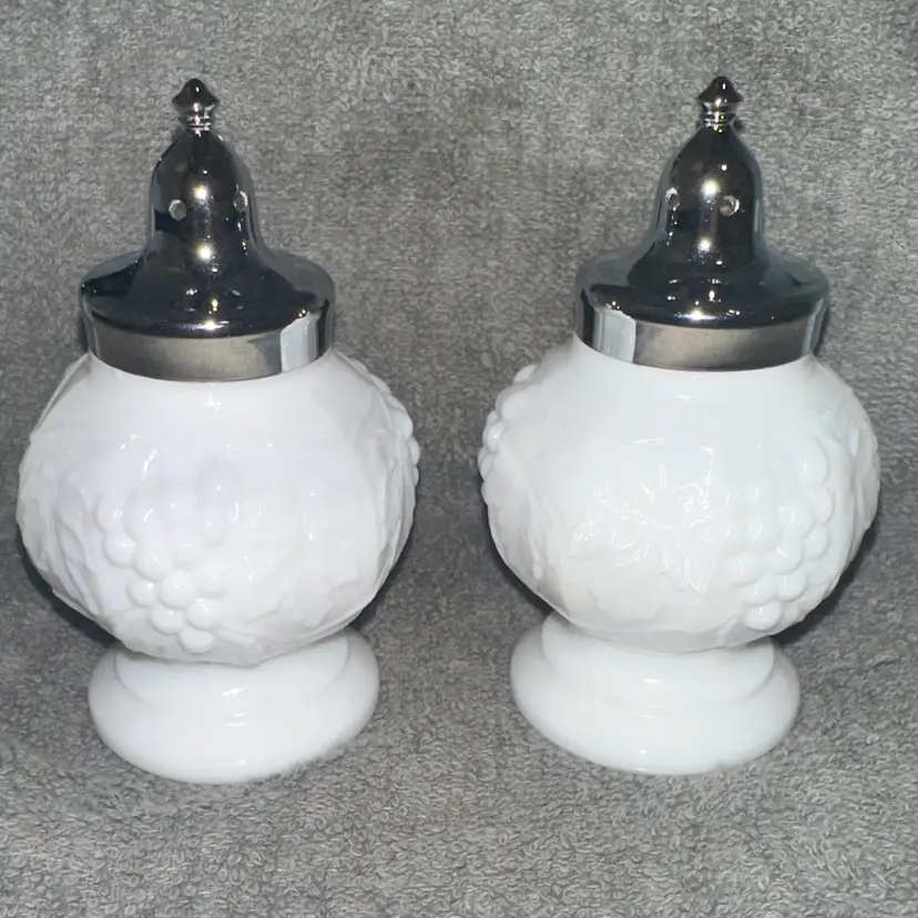 Imperial Milk Glass Salt/Pepper Shaker
Grape And Leaves
