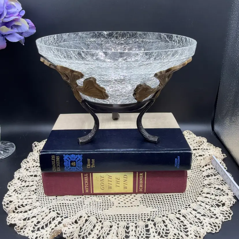 🐞Vtg Clear Crackle Glass Flared Centerpiece Bowl in Antique Brass Floral Leaf Tripod Stand 8.5x5 3/4”