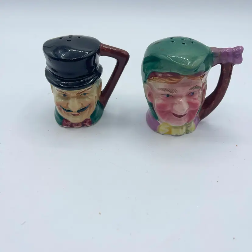 28-Vintage Man Woman Salt & Pepper Shakers Made in Japan Good Condition