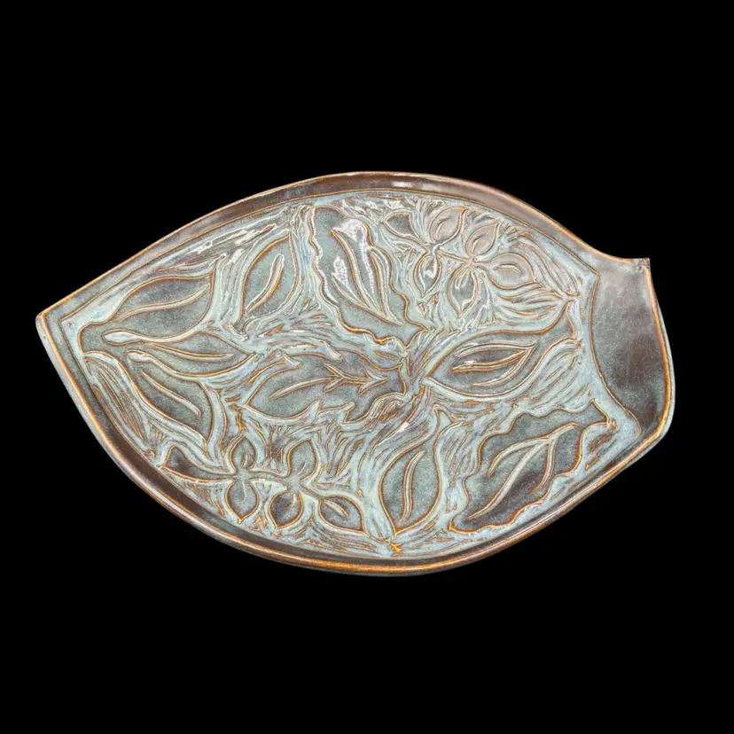 Maxine Hugon Sgrafitto Leaf Studio Pottery Console Dish. Signed