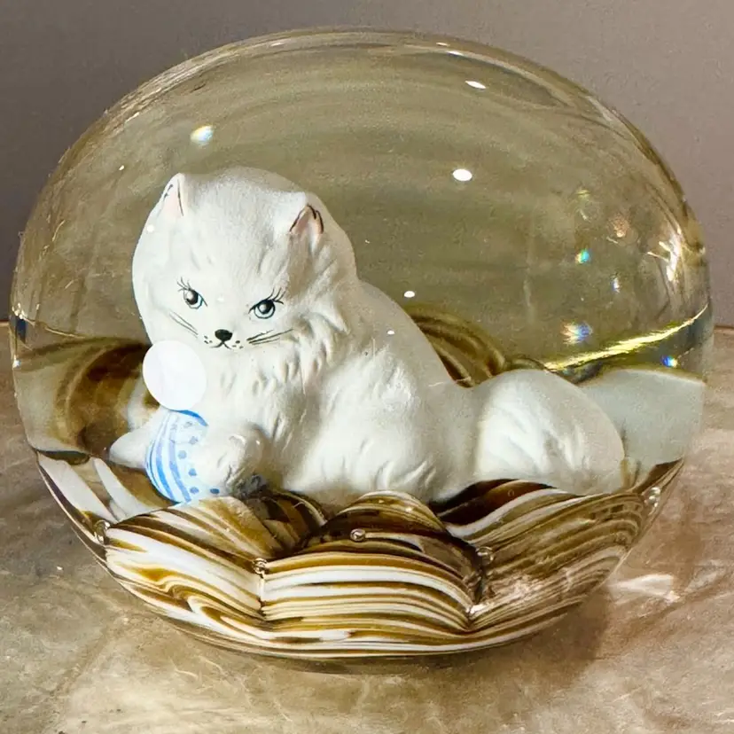 😻 Vintage Joe St. Clair Persian Cat Paperweight, American art glass studio St. Clair Glass Works & signed Nonie