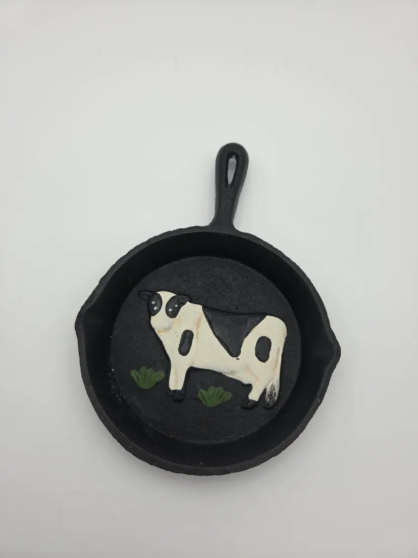 Moo cow skillet decor