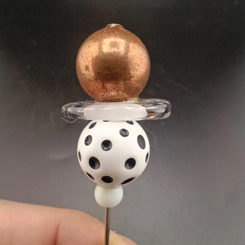 Hat pin with polka dots