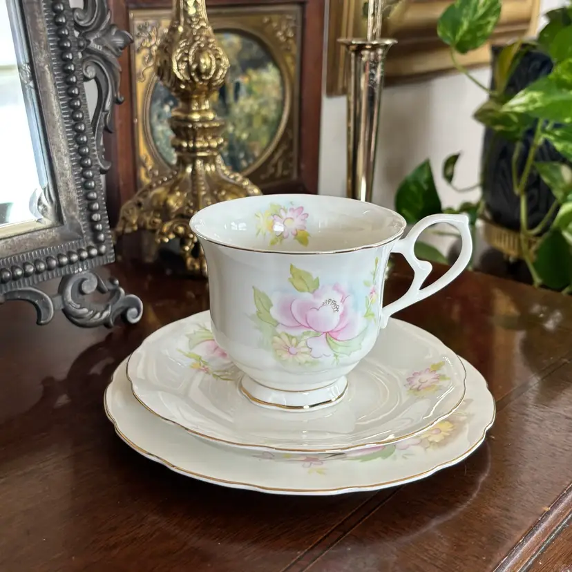 🐇Vintage 1950s Royal Wessex Camellia Fine Bone China Teacup, Saucer & Plate Set