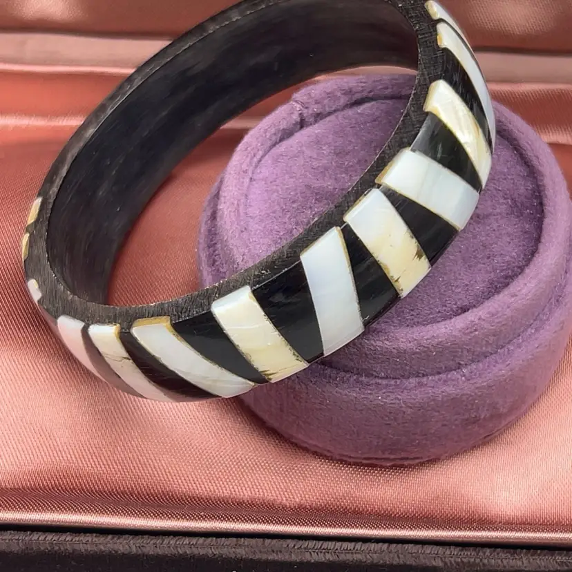 Vintage Black Wood & Mother of Pearl Inlay Bangle Bracelet Zebra Stripe 2.5” Opening