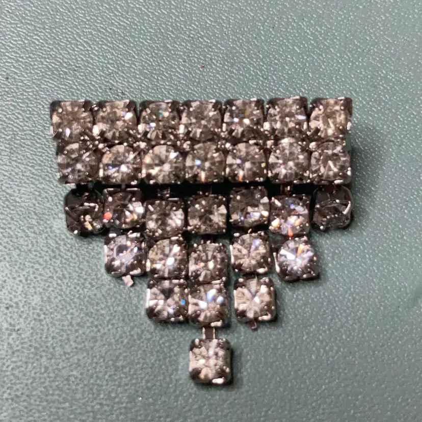 Rhinestone Brooch! 1 1/4”!