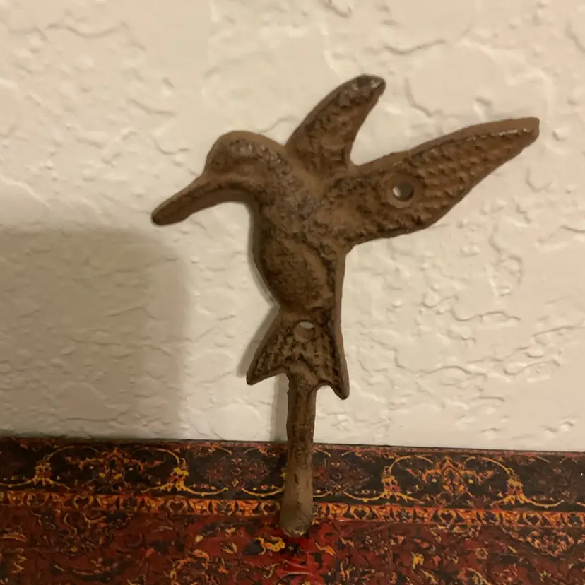 🍁 Cast Iron Hummingbird Wall Hook