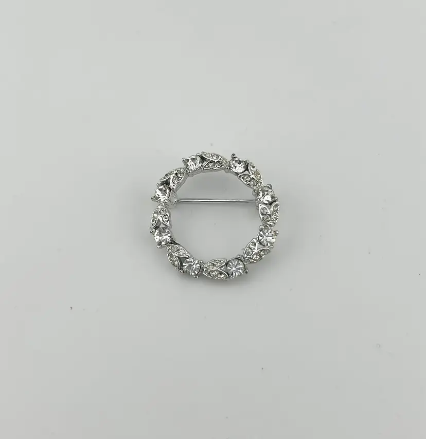 Vintage Silver Tone Clear Rhinestone Wreath Brooch 1.25”