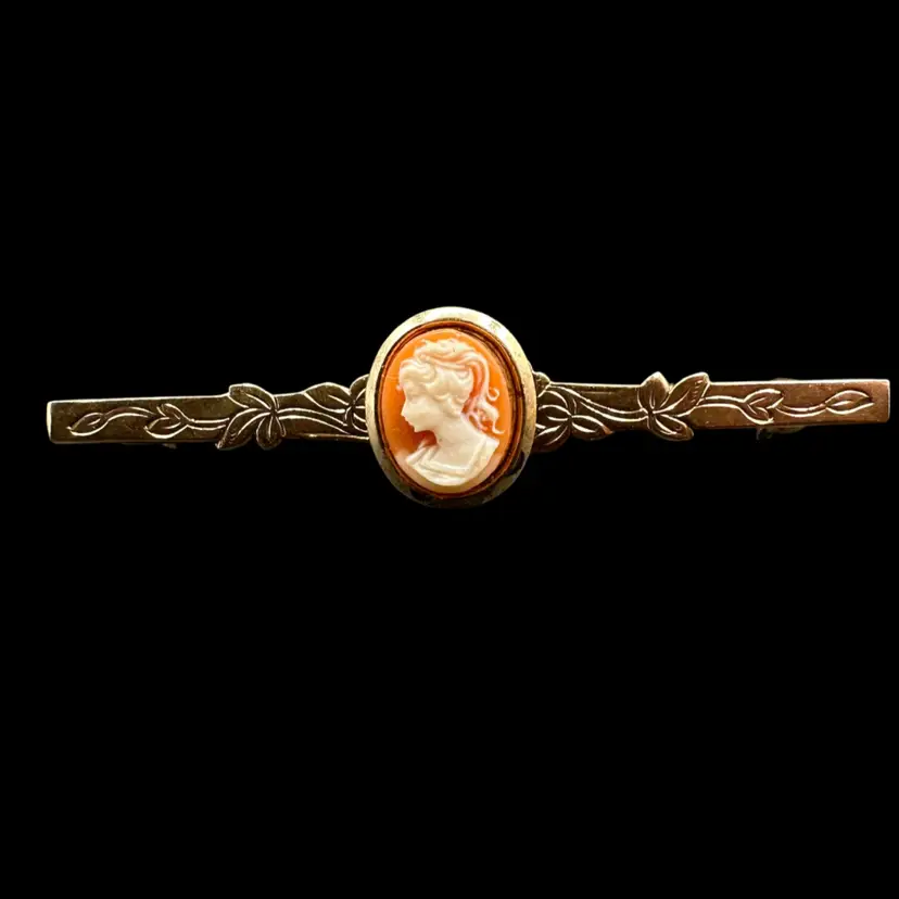 Petite Pink Vintage Cameo Bar Brooch, Left Facing Gold Tone Unmarked 2”L