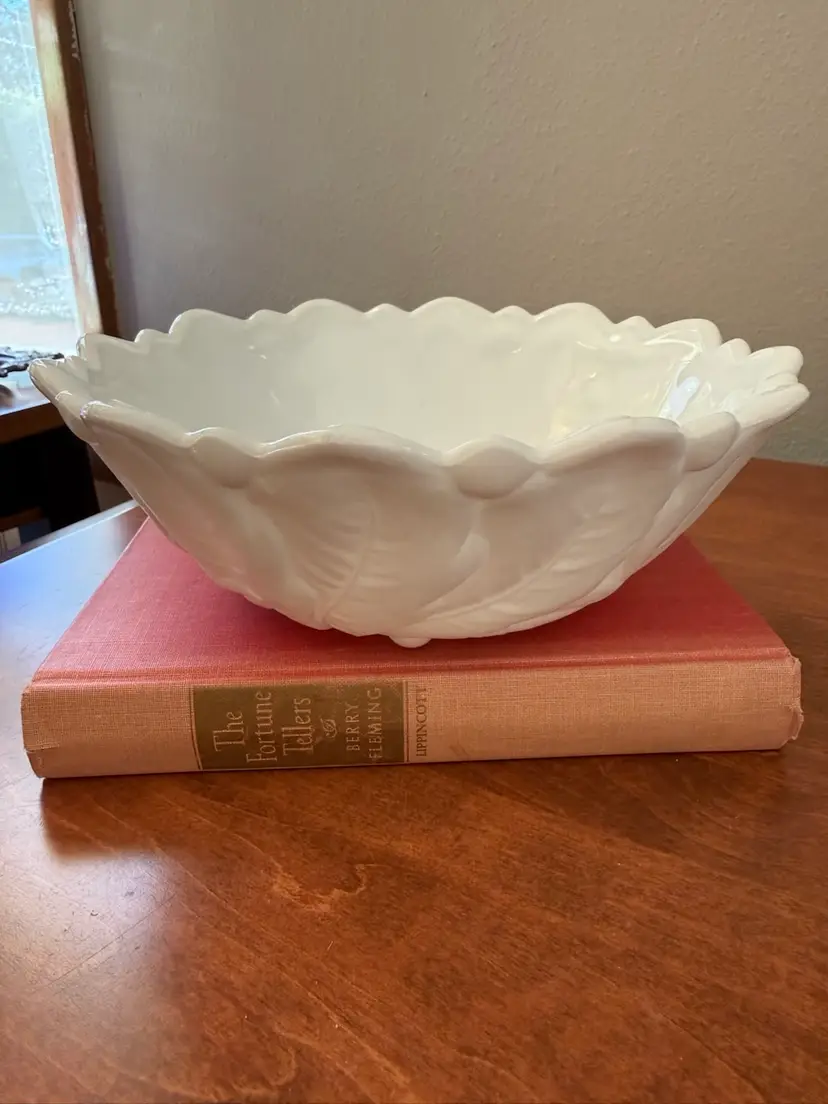 ☀️ 9” W x 3-1/4” H Vintage Milk Glass