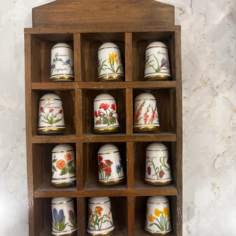 1978 Franklin 12 Thimbles Set Flowers of Holland + Wood Display