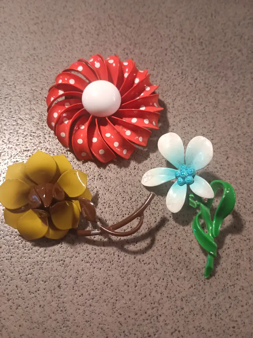 3 Vintage 1960s Enamel Metal Flower Power Brooches/Pins.