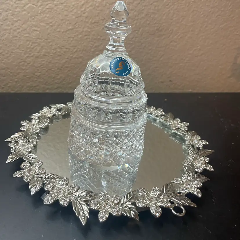 Exquisite Waterford Crystal Lismore 6” Capitol Building Paperweight