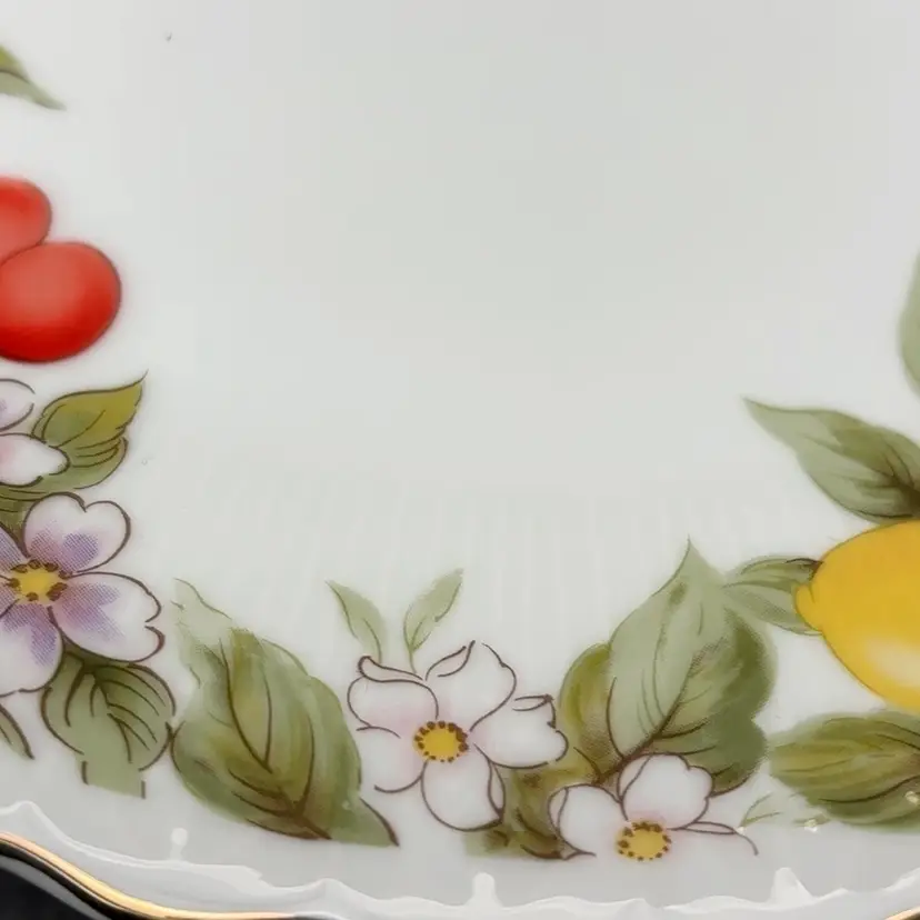 Andrea by Sadek 10.5" Fruit Cake Plate | Vintage 1980s-90s