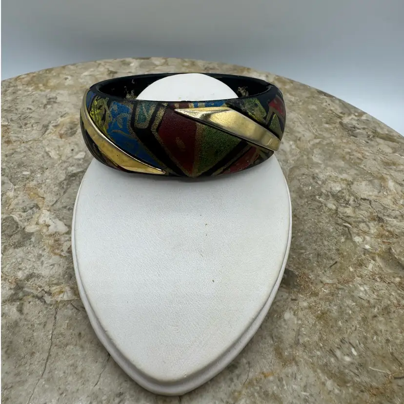 Vintage 1980s Made in Italy Chunky Hinged Clamper Bracelet – Abstract Geometric Mosaic Pattern with Polished Gold-Tone Inlay, Bold Retro Statement Bangle