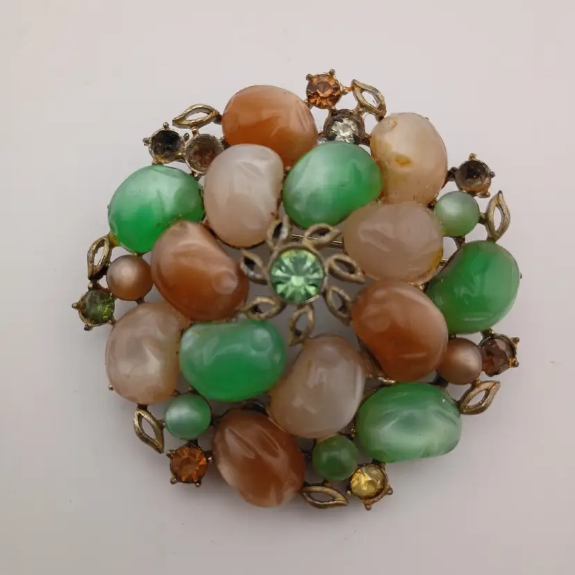 Coro brooch in green and pink