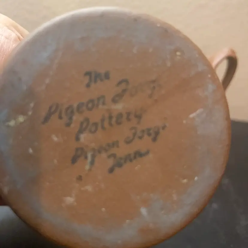 2pcs Pigeon Forge TN Pottery