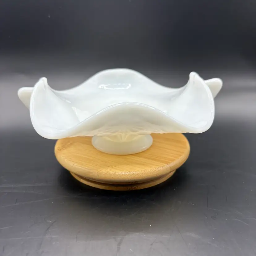 Fenton Daisy And Button Milk Glass Bon Bon Dish