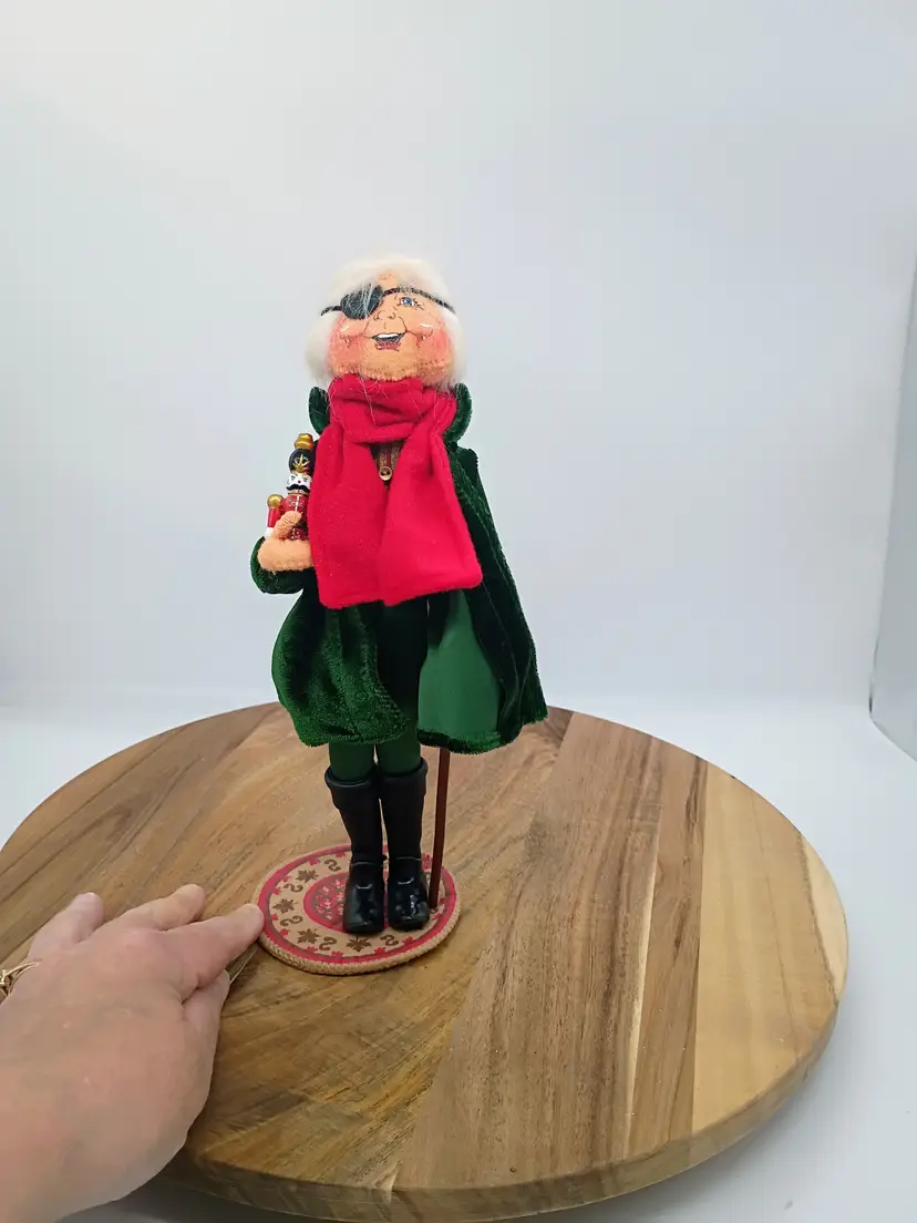 Annalee Nutcracker Suite Herr Drosselmeyer holding nutcracker  944405 Macy's Exclusive 2005