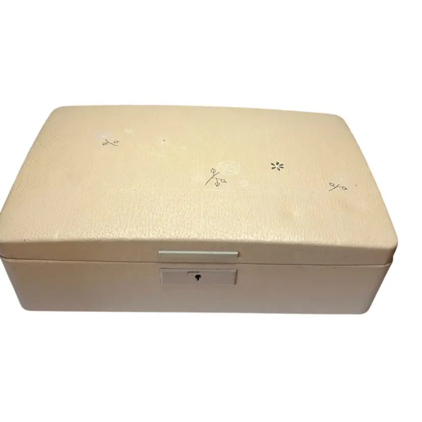 1950’s Pink Farrington Jewelry Box Featuring “Genuine Texol” With Floral Designs Courting Couple Interior No Key
3x6 1/2x10”