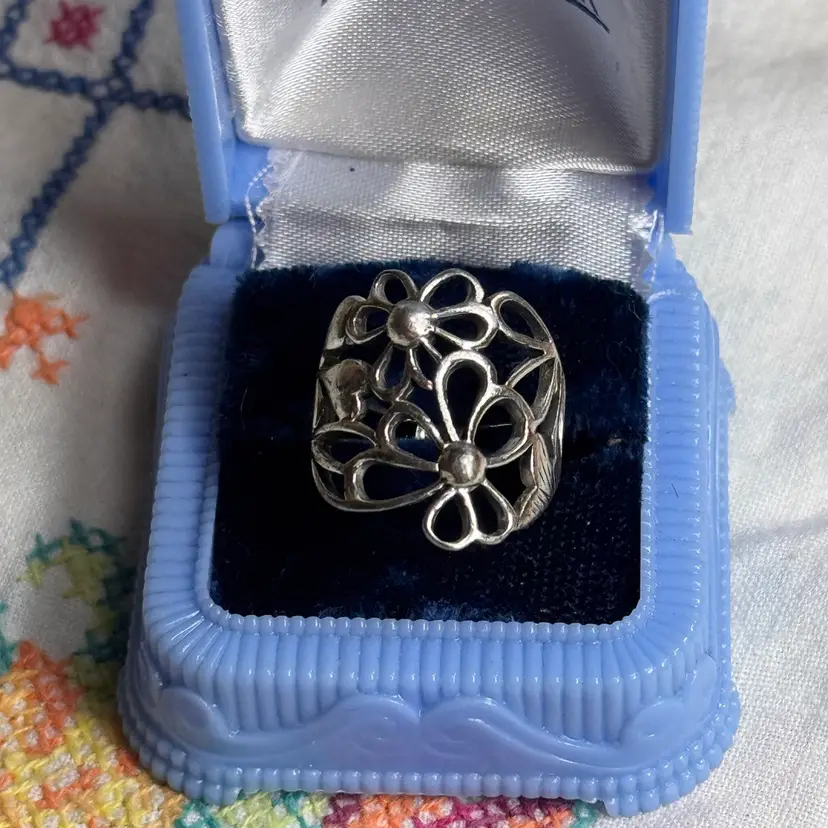 Sterling silver Floral Ring Size 6