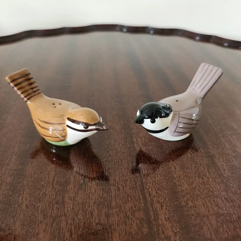 Salt & Pepper Shakers Chickadee & Wren New In Box Never Used 3" x 1 1/2"