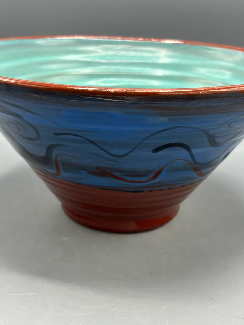Signed Bolayn Giarla Swirl pottery bowl