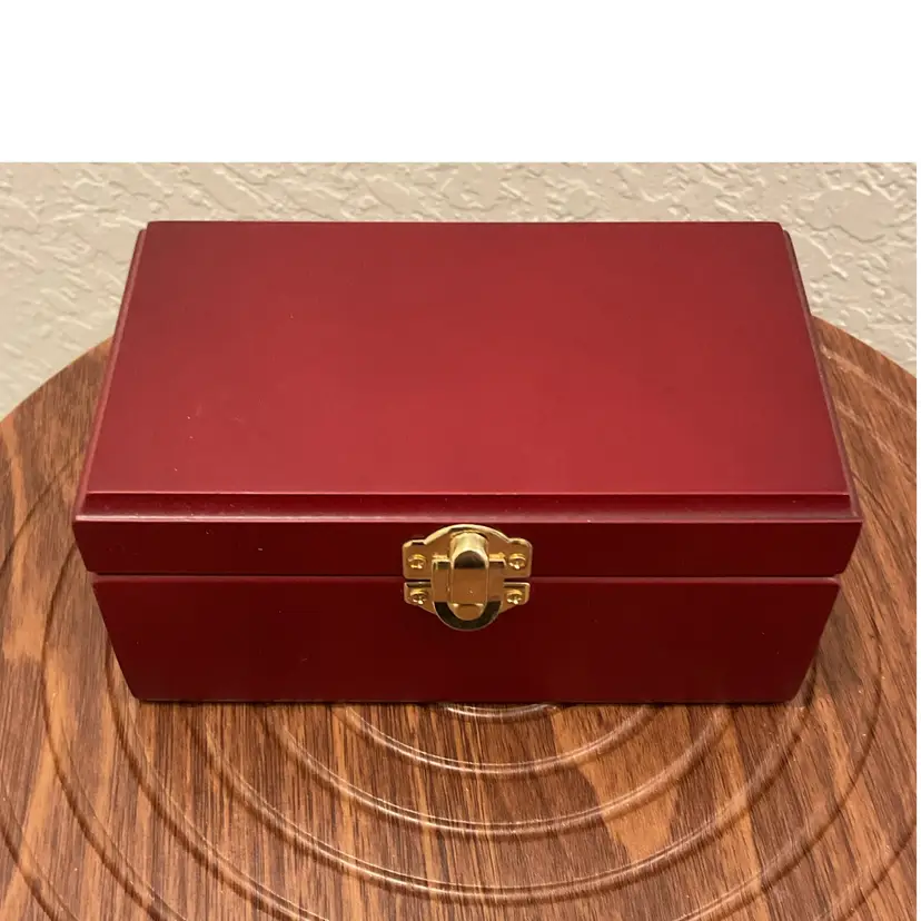 🪾 Small Red-toned Wooden Storage Box