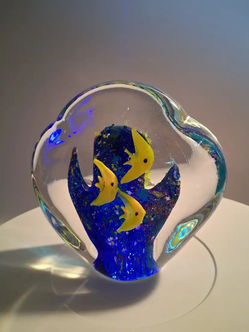 Vintage Dynasty Gallery Art Glass Magnum 6-Fish Aquarium Paperweight