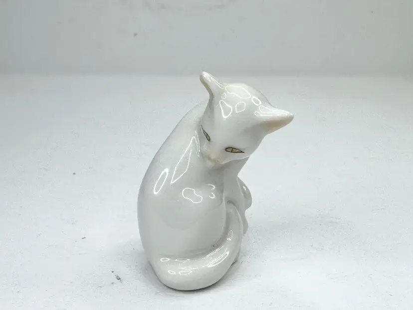 Vintage Herend White Arched Cat Hand Painted Porcelain Figurine A1192